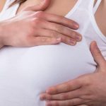 Cara Efektif Mengatasi Nyeri Payudara Saat Menstruasi: Tips Aman dan Terbukti | Sumber gambar Fimela.com