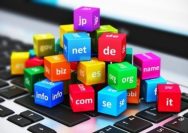 Temukan 5 ekstensi domain paling diminati di Indonesia 2025—.com, .id, .co.id, .net, dan .org—untuk meningkatkan kredibilitas dan peringkat SEO website Anda.