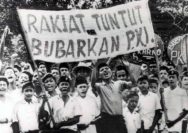 Kronologi G30S/PKI 1965, kisah lengkap fakta sejarah, versi resmi Orde Baru, dan kontroversi yang masih jadi perdebatan hingga kini.